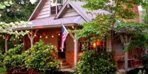 The Farm House at Cedar Creek Lake