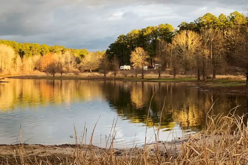 setting up a pop-up camper