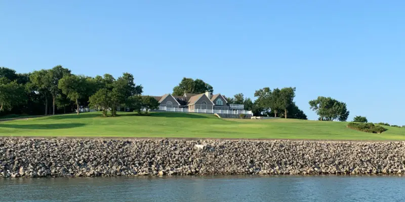 Reasons to buy a lake house