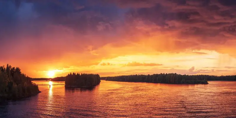 Do lakes need rivers?