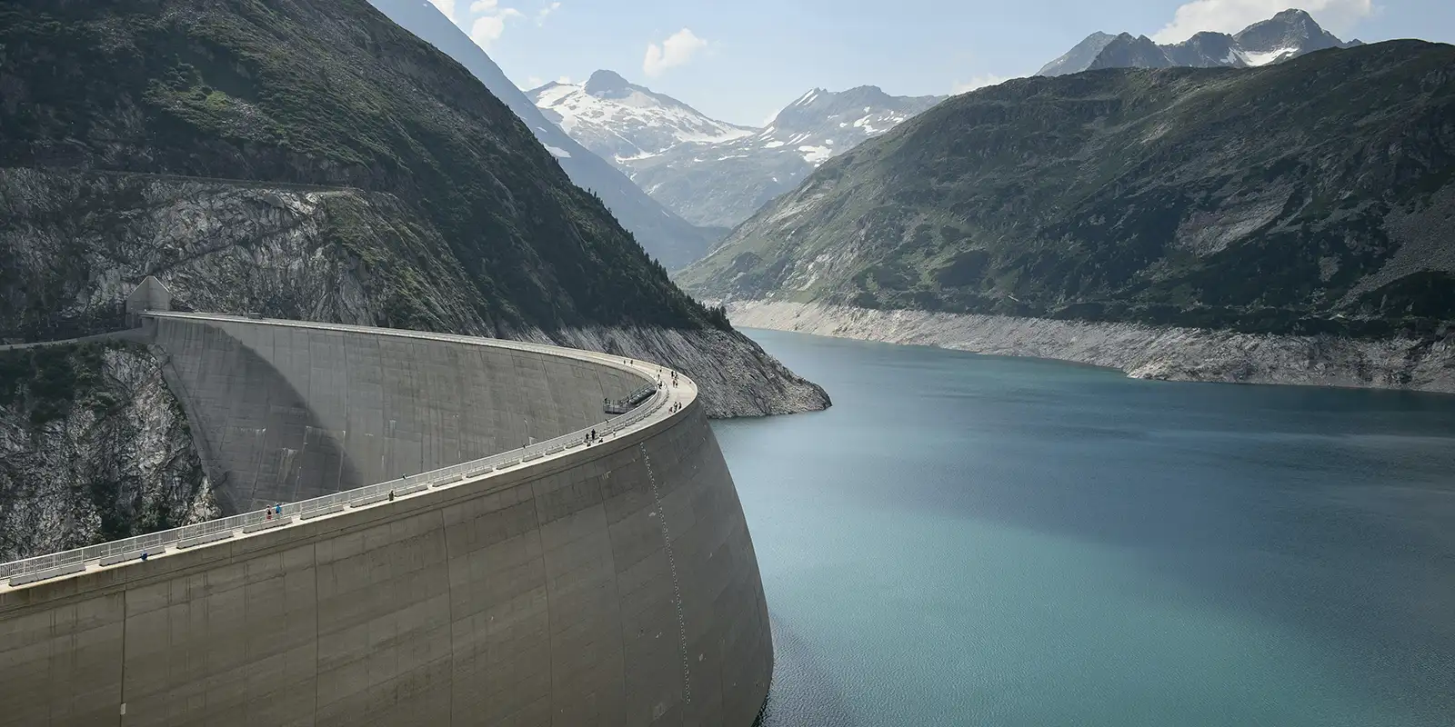 how a lake dam works